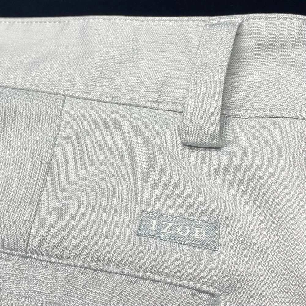 Izod Golf Pants Men’s 33W 32L Cream Color LIGHTWEIGHT GOLF CASUAL